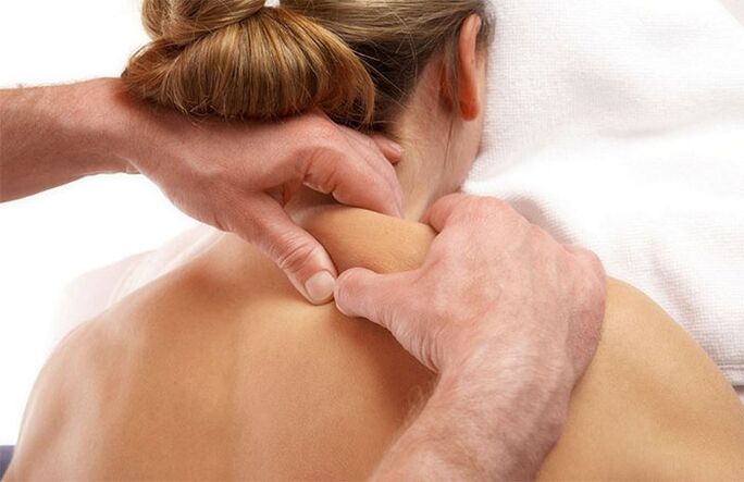 massage pour traiter les douleurs au cou